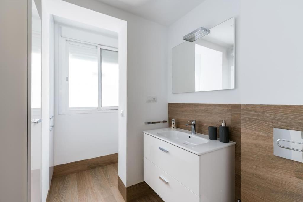 Moderno En Triana 2 Y Aire Acondicionado Appartement *